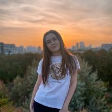 アリナ・サムチェンコの顔写真